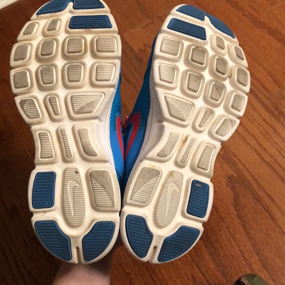 Nike Shoes - Picture 4 of 5